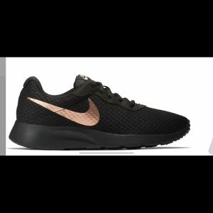 Nike Tanjun Womens Sneakers
